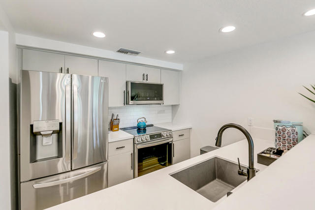 73879 Club Circle Dr, Palm Desert CA: https://media.crmls.org/mediaz/391a29c0-9b65-48fc-90fa-0f7a6e50d371.jpg