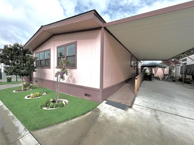 14 Driftwood Trail, Half Moon Bay CA: https://media.crmls.org/mediaz/391a3d91-8c6e-4d37-b612-af3a22e2d492.jpg