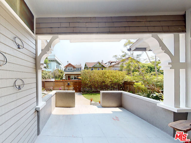 45 Breeze Avenue, Venice CA: https://media.crmls.org/mediaz/391aea50-3749-42c6-9c03-3ebbca84d8b0.jpg
