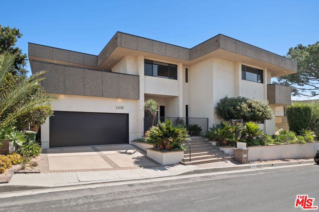 2408 VENUS Drive — Contemporary