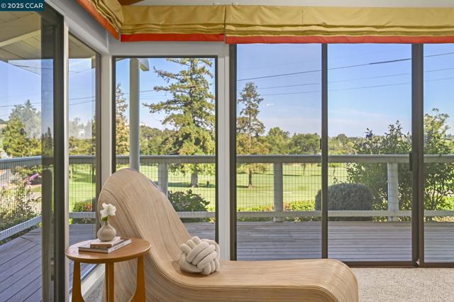 554 Golf Club Road, Pleasant Hill CA: https://media.crmls.org/mediaz/391be664-3e95-498b-949b-9e1a6cd6da96.jpg