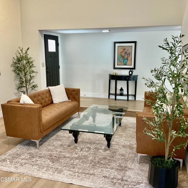 2455 Castlemont Court, Simi Valley CA: https://media.crmls.org/mediaz/391bec86-8e7d-4a2c-ba69-7a26c81a5a15.jpg