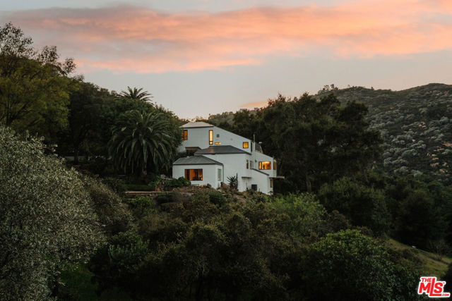 2002 Tuna Canyon Road, Topanga CA: https://media.crmls.org/mediaz/391c18f7-efbf-4fd7-b80d-8fbbe6fe9f04.jpg