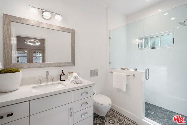 616 21st Street, Santa Monica CA: https://media.crmls.org/mediaz/391c2898-2384-4735-ba5d-c9467d9d460a.jpg