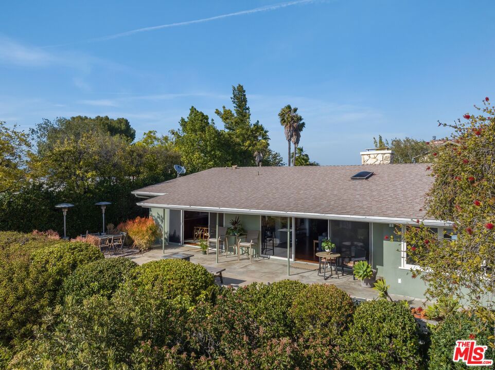 https://media.crmls.org/mediaz/391d4d5b-04bb-44bb-b71c-534aeb453bbb.jpg?preset=X-Large