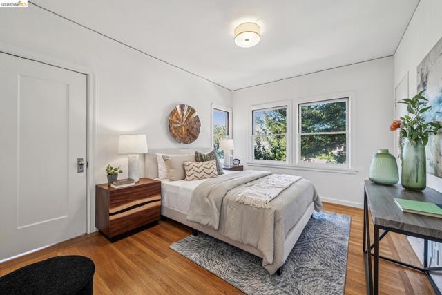 21 Portsmouth Road, Piedmont CA: https://media.crmls.org/mediaz/391d7e65-b541-476a-ae73-f8e1ef5bd2d5.jpg