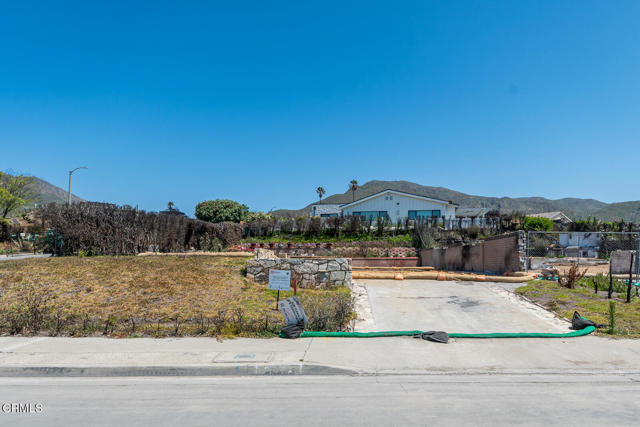 18449 Kingsport Drive, Malibu CA: https://media.crmls.org/mediaz/391e4f94-aab5-4e6b-9d57-e7e375b3d5d5.jpg