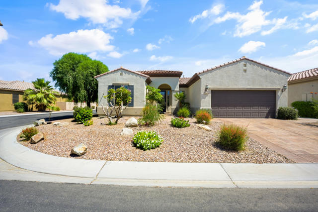 81662 Corte Valdemoro, Indio CA: https://media.crmls.org/mediaz/391e51f7-acb4-465a-b12d-de4752ef69f5.jpg