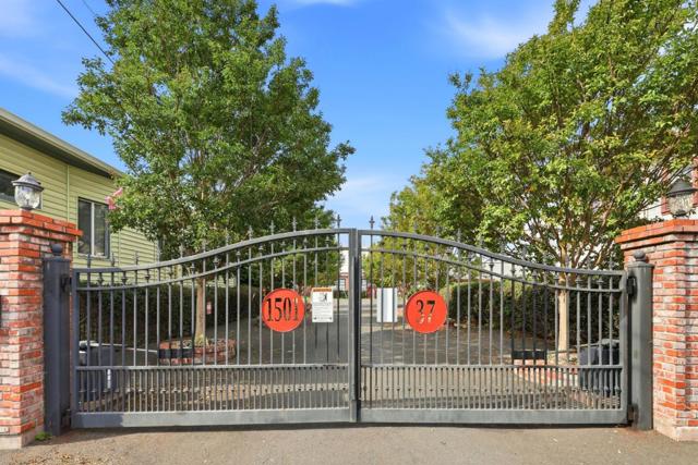 1501 37th Avenue, Oakland CA: https://media.crmls.org/mediaz/391e5acd-eb9d-43d5-8bb2-839096ea0fdc.jpg