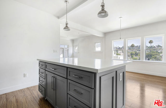 1404 Maltman Avenue, Los Angeles CA: https://media.crmls.org/mediaz/391f1d4e-20c6-4080-b7f0-4065b53b7d5e.jpg