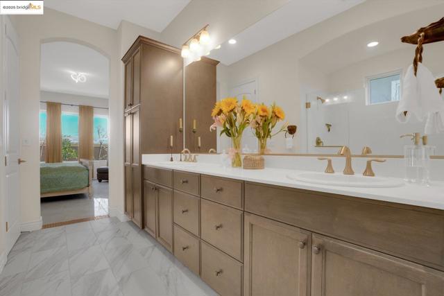 1577 Chianti LN, Brentwood CA: https://media.crmls.org/mediaz/391f3558-ceda-4943-8656-7a2c739c9ca9.jpg