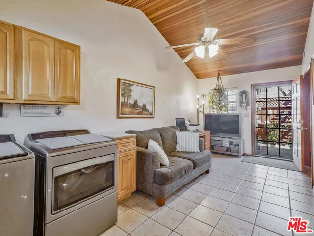 3645 Beethoven Street, Los Angeles CA: https://media.crmls.org/mediaz/391fa5ae-4255-497d-a6c6-680ebe84ea70.jpg