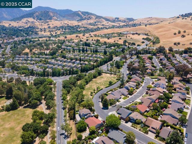 4672 N Larwin Ave, Concord CA: https://media.crmls.org/mediaz/391fcd48-bffc-49d6-b549-eceab307ce78.jpg