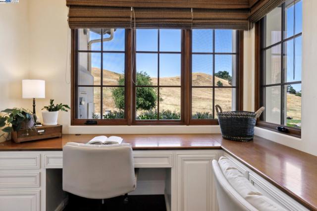 6340 Inspiration Ter, Pleasanton CA: https://media.crmls.org/mediaz/391fd45d-8d95-4b3d-9a5f-218288a0e594.jpg