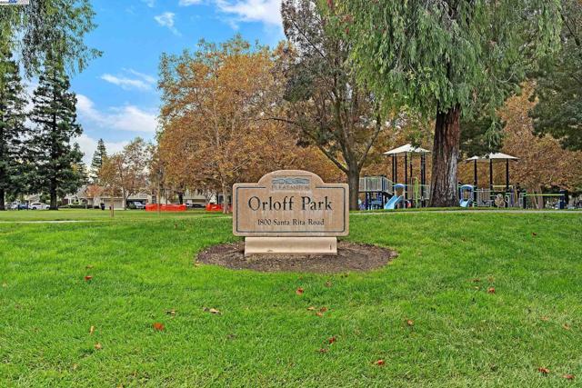 1410 Groth Cir, Pleasanton CA: https://media.crmls.org/mediaz/391fd81d-81a5-4b26-845c-b69edd9f9c07.jpg