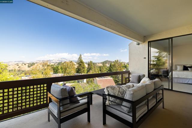 3318 Ptarmigan Dr., Walnut Creek CA: https://media.crmls.org/mediaz/3921ee1a-d233-4489-9520-e5505786ba07.jpg