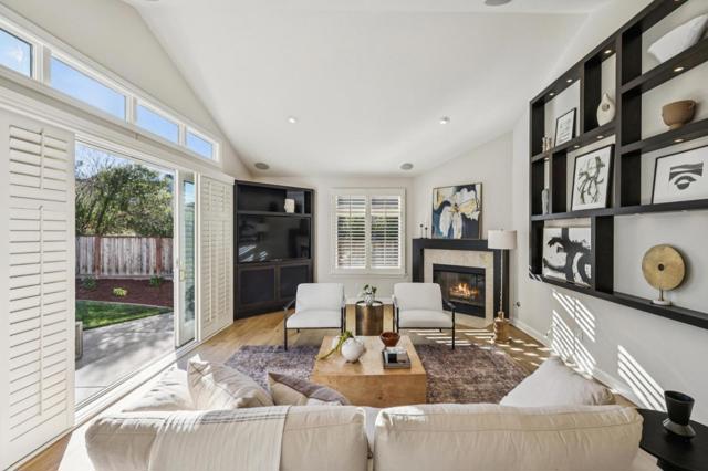 62 Spyglass Court, Half Moon Bay CA: https://media.crmls.org/mediaz/392211e7-0973-4a63-a63e-5381c4c3fbb9.jpg