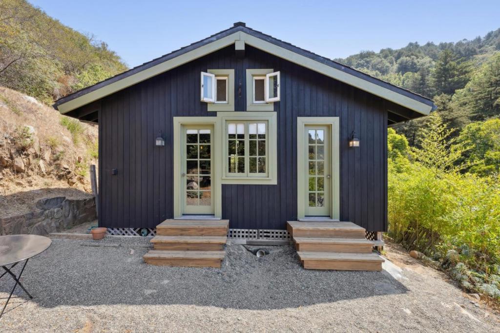 https://media.crmls.org/mediaz/392230bd-592b-4fe2-b158-4f20820edc65.jpg?preset=X-Large
