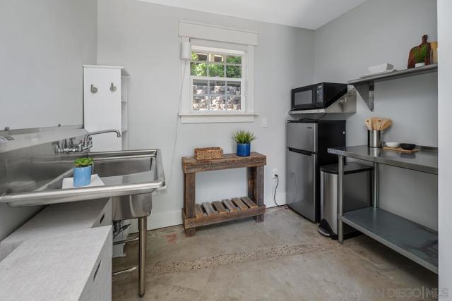 13627 Poway Springs Rd, Poway CA: https://media.crmls.org/mediaz/39223de8-4796-41de-a470-a85cd18454c1.jpg