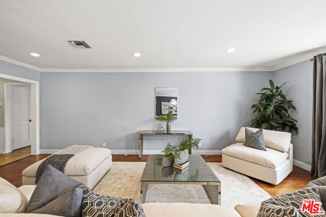 8136 Genesta Avenue photo 3