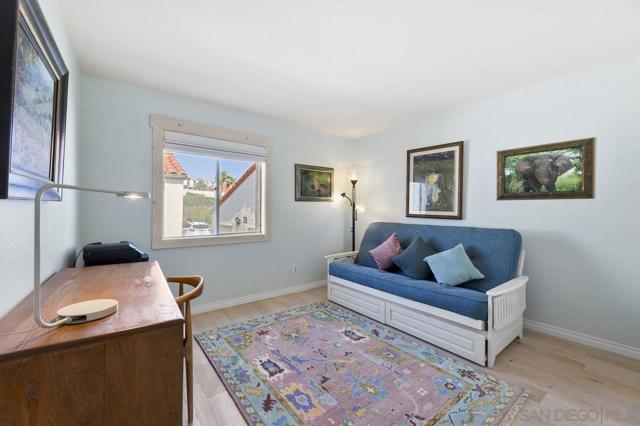 902 Caminito Madrigal, Carlsbad CA: https://media.crmls.org/mediaz/3922eaf7-75de-428f-b4e5-fea3beb1e286.jpg