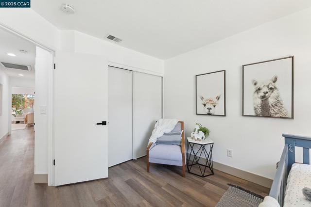 3075 Shiles Loop, Brentwood CA: https://media.crmls.org/mediaz/39242d17-de89-463c-a280-6c6493a2a921.jpg