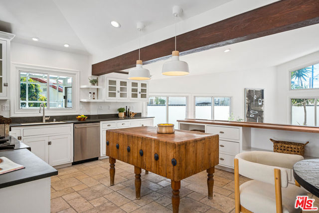 7145 Trask Avenue, Playa del Rey CA: https://media.crmls.org/mediaz/3924766f-ab97-46fb-b70d-4a6fa3df103f.jpg