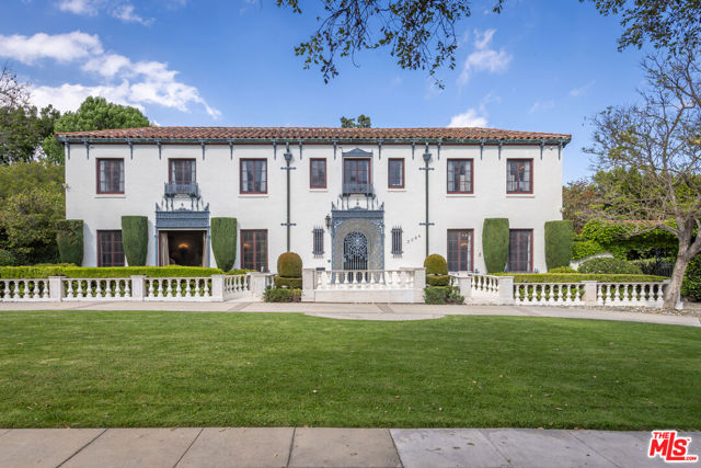 2086 S Oak Knoll Avenue, San Marino CA: https://media.crmls.org/mediaz/3924e543-520b-4913-b802-0778be494c75.jpg