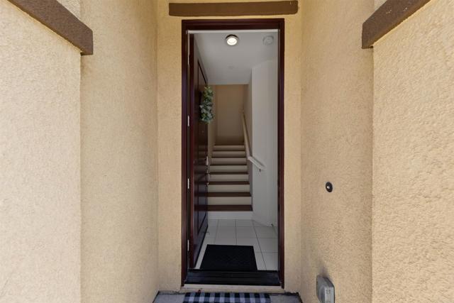 Detail Gallery Image 2 of 11 For 1712 Santa Christina Ave #1,  Chula Vista,  CA 91913 - 2 Beds | 2 Baths