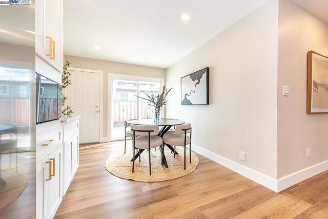 41327 Erma Ave, Fremont CA: https://media.crmls.org/mediaz/39250436-6e3e-419e-b7df-728095c32dc6.jpg