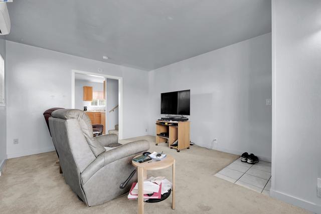 378 Park St, San Leandro CA: https://media.crmls.org/mediaz/3925cf75-74ba-4dcc-bc63-a796a3ef7940.jpg