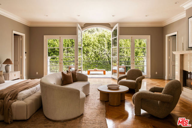 10509 Vestone Way, Los Angeles CA: https://media.crmls.org/mediaz/3925e1e2-a63f-4df0-ba40-8ca2d680e7a9.jpg