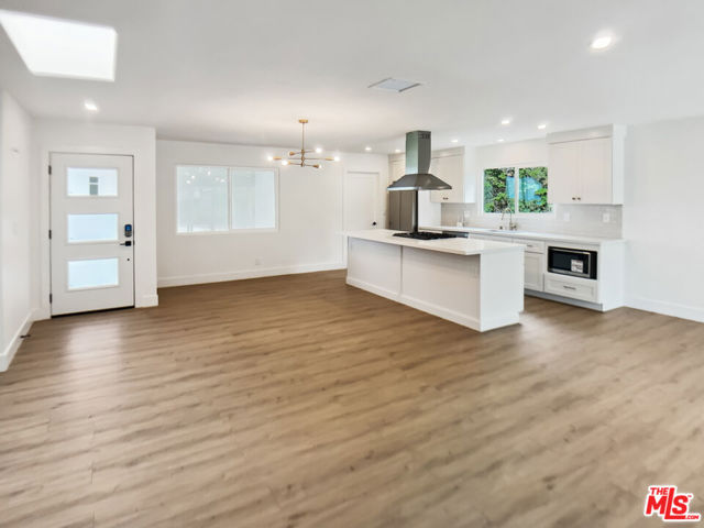 6820 Abbottswood Drive, Rancho Palos Verdes CA: https://media.crmls.org/mediaz/3925f61b-c1aa-4cc5-b59e-4d4bf50e79f1.jpg