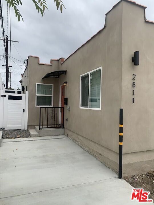2811 W 46th, Los Angeles CA: https://media.crmls.org/mediaz/3926b8bc-68fe-4ec4-833a-11ac35d2ace4.jpg