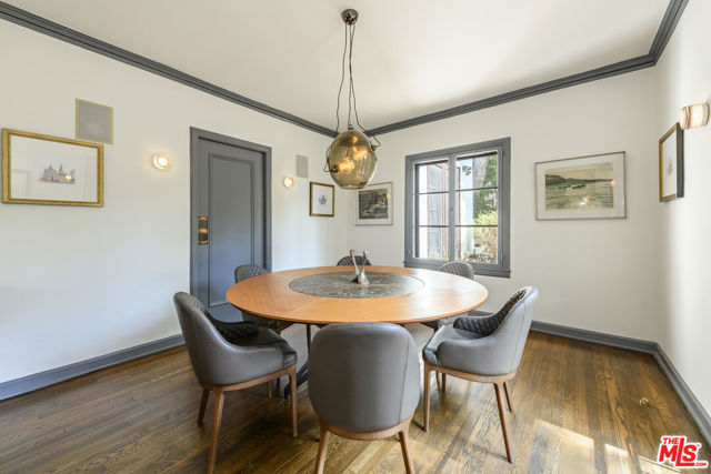5181 Franklin Avenue, Los Angeles CA: https://media.crmls.org/mediaz/3927287c-97b0-461a-982b-005b07e43d2c.jpg