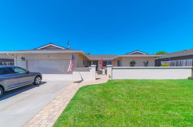 731 La Mesa Drive, Salinas CA: https://media.crmls.org/mediaz/392755f4-36dc-4095-b8d5-bab9ee43c190.jpg