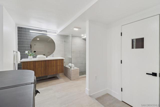 7117 Obelisco Cir, Carlsbad CA: https://media.crmls.org/mediaz/392760fb-1923-4b4c-8e24-4f802a8eb377.jpg