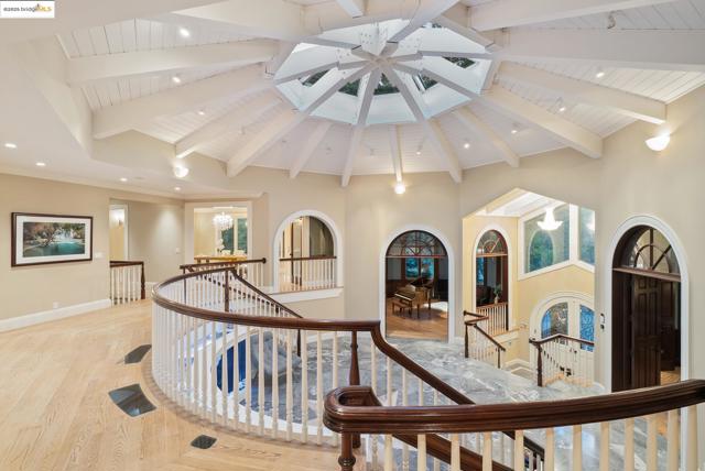 9 Burton Vista Ct, Lafayette CA: https://media.crmls.org/mediaz/3927a3ba-41c9-4c1c-9589-7cc71f6e55b0.jpg