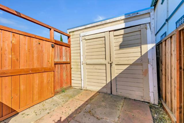 2452 Humboldt Avenue, Oakland CA: https://media.crmls.org/mediaz/3927ec5e-0a8c-4036-a9f8-3f4c293feb23.jpg