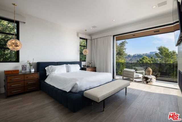 800 N Tigertail Road, Los Angeles CA: https://media.crmls.org/mediaz/392839d9-ccb4-4c60-9659-8573365f7fc4.jpg