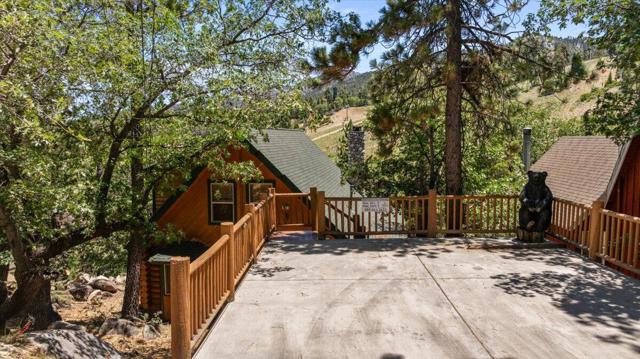 1351 Balsam Drive, Big Bear CA: https://media.crmls.org/mediaz/39284088-8ee2-443c-83ba-8286f289fb0c.jpg