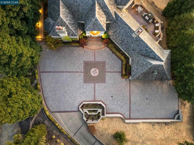 4860 Venner Rd, Martinez CA: https://media.crmls.org/mediaz/39297a85-38f4-4d15-b150-4b6d26c218f4.jpg