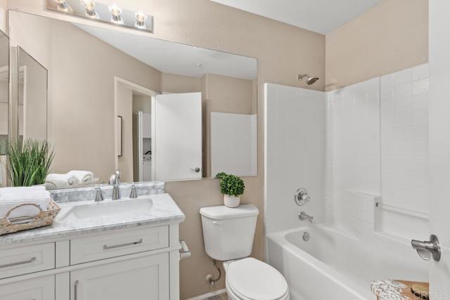 Image 23 of 36 For 10198 Wateridge Circle 157