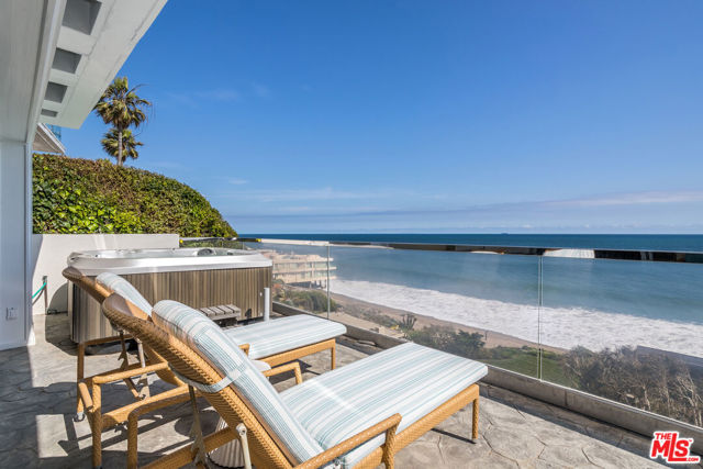 31658 Broad Beach Road, Malibu CA: https://media.crmls.org/mediaz/3929b637-8daf-4b87-843e-faebc31bc751.jpg