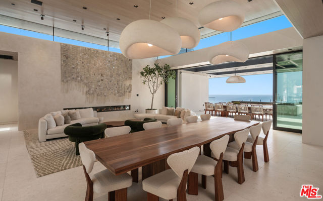 5012 Carbon Beach Terrace, Malibu CA: https://media.crmls.org/mediaz/392aeacb-0610-44f6-8d93-273c4c30346b.jpg