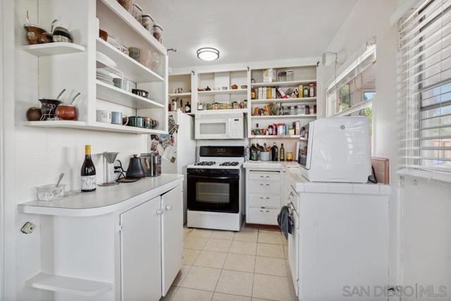 1260 LAW, San Diego CA: https://media.crmls.org/mediaz/392b2c09-a89f-4b14-888a-52c565dbcf74.jpg