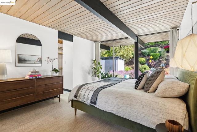 8156 Coach Dr, Oakland CA: https://media.crmls.org/mediaz/392bad9d-a5a1-4c6d-95a4-fd1163a9cb93.jpg