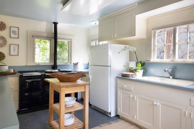 110 Pine Way, Carmel CA: https://media.crmls.org/mediaz/392bd0e8-cefd-46b8-b0d8-eceb13d9fa8b.jpg