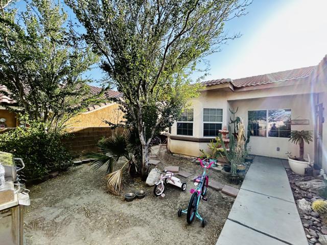 13569 Caliente Drive, Desert Hot Springs CA: https://media.crmls.org/mediaz/392bfdb1-556b-43f0-8741-49d0970bc2c9.jpg