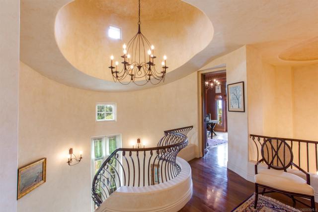 7206 Aviara Drive, Carlsbad CA: https://media.crmls.org/mediaz/392c343d-566a-4d60-ba7b-bc244993e9a6.jpg
